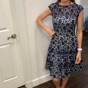 Kay Unger lace dress